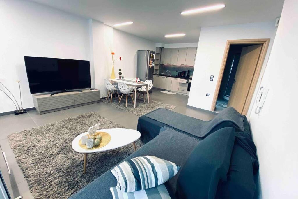 Hitech Appartment Amaliada Exterior foto